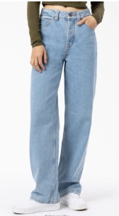 قصة التصميم العملي: تجربة مع بناطيل Dickies في الإمارات