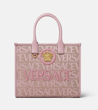 حقائب فيرزاتشي في الإمارات: قيمة العلامة في كل تفصيلة